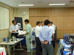 青森県トラック協会三八支部で「安全環境製品展示会」開催