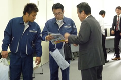 愛媛県トラック協会で「安全・環境製品」展示会開催