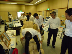 岡山県トラック協会で「安全環境製品展示会」開催