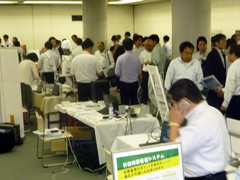 青森県トラック協会三八支部で「安全環境製品展示会」開催